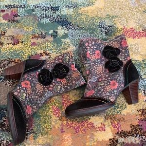 Brand new flowered zip up boots
